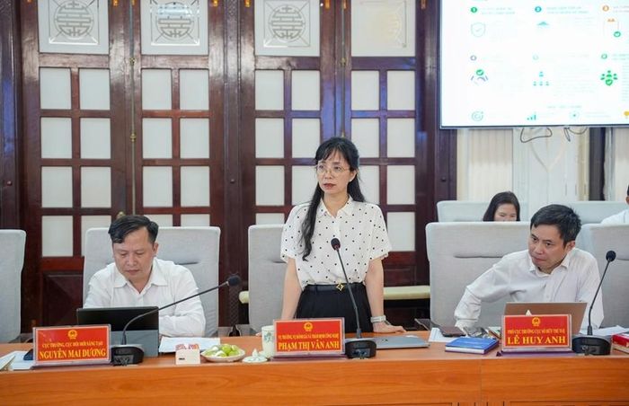 Đồng chí Phạm Thị Vân Anh, Vụ trưởng Vụ Đánh giá và Thẩm định công nghệ phát biểu tại buổi làm việc