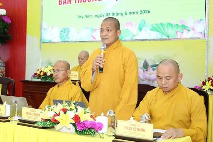 Thượng tọa Thích Lệ Duyên báo cáo tổng kết về công tác tổ chức Đại hội đại biểu Phật giáo tỉnh Tây Ninh lần thứ I, nhiệm kỳ 2026-2031 