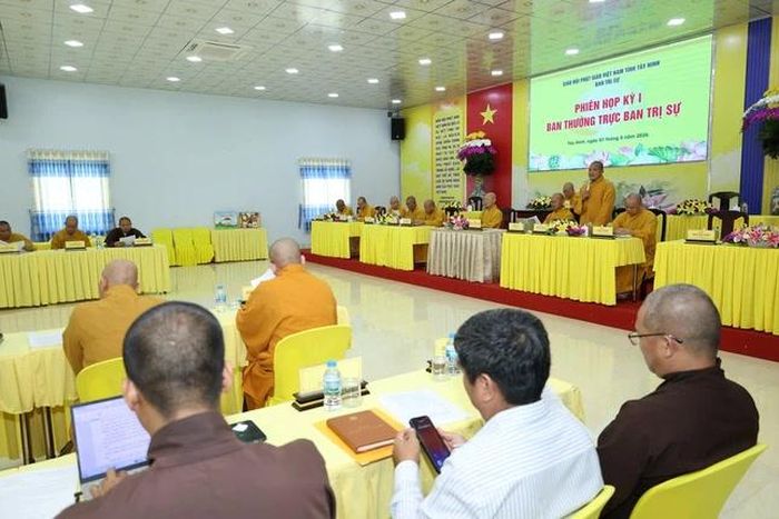 Quang cảnh buổi họp