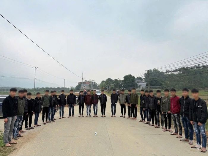 Nhóm thanh niên gây rối trật tự công cộng.
