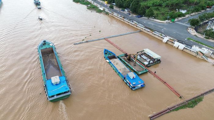 Một đoạn sông Tiền qua xã Thương Phước giáp ranh tỉnh An Giang, gần biên giới Campuchia.