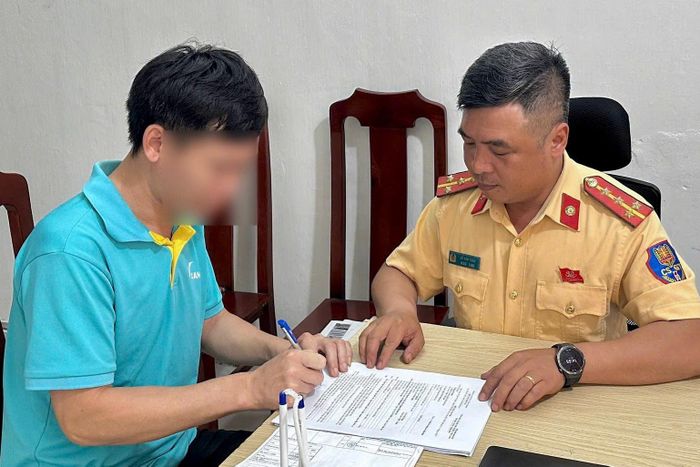 Tài xế thừa nhận vi phạm và chấp nhận bị xử phạt.