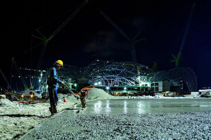 Những người công nhân không ngủ ở công trình trọng điểm APEC.