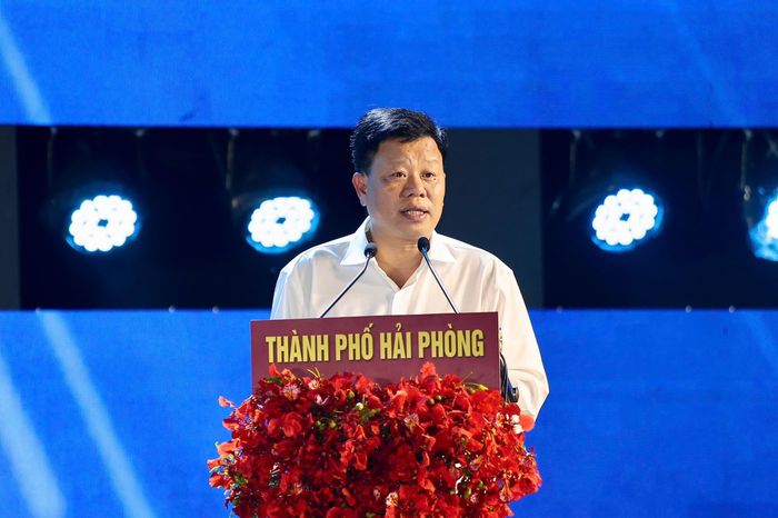 Phó Chủ tịch UBND thành phố Lê Trung Kiên phát biểu tại lễ khai mạc