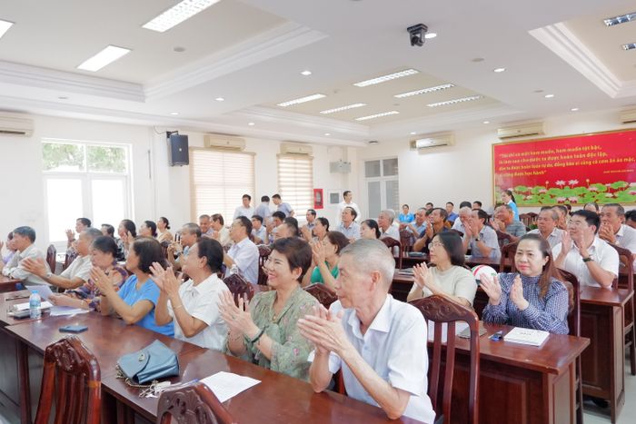 Cử tri tham dự hội nghị