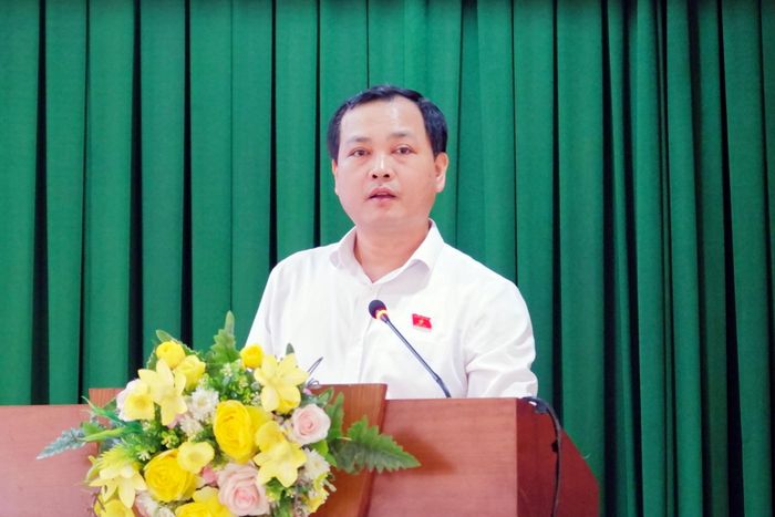 ĐBQH Lê Văn Đông thay mặt các đại biểu Đơn vị bầu cử số 7 của Thành phố Hồ Chí Minh báo cáo với cử tri về kết quả Kỳ họp thứ Nhất, Quốc hội khóa XVI