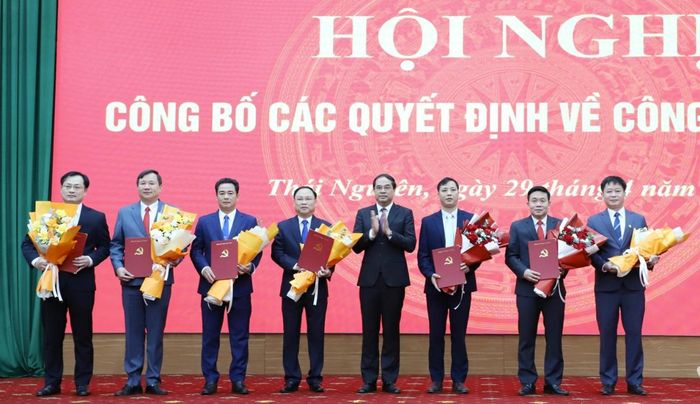 Ngày 29/4/2026, Tỉnh ủy Thái Nguyên tổ chức Hội nghị công bố các quyết định về công tác cán bộ nhằm kịp thời kiện toàn, sắp xếp tổ chức bộ máy, đáp ứng yêu cầu nhiệm vụ trong giai đoạn hiện nay.