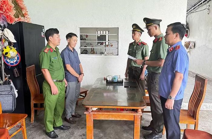 Lực lượng Công an khám xét tại Công ty Cổ phần Hathaco.