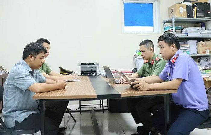 Cơ quan Công an lấy lời khai của Bùi Đình Dũng....