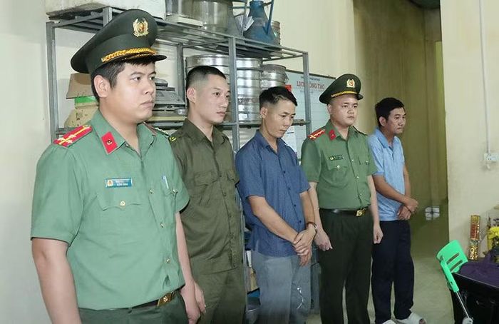 Công an tỉnh Hà Tĩnh ra Quyết định khởi tố vụ án hình sự, khởi tố bị can về hành vi: “Làm giả tài liệu của cơ quan, tổ chức; Sử dụng tài liệu giả của cơ quan, tổ chức” quy định tại Điều 341 Bộ luật Hình sự.