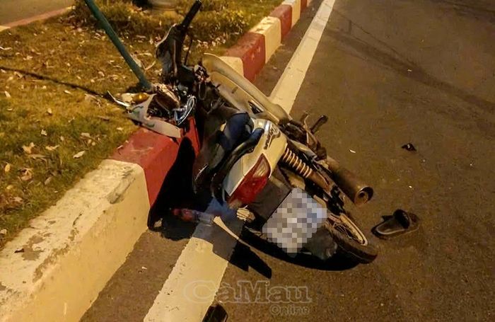 Chiếc xe máy nằm cách nạn nhân hơn 20 m.