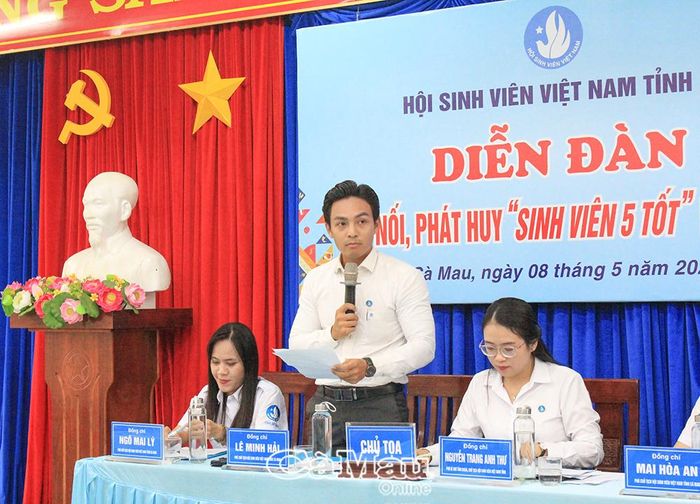 Phó Chủ tịch Thường trực Hội Sinh viên Việt Nam tỉnh Cà Mau Lê Minh Hải giải đáp những vấn đề sinh viên quan tâm.