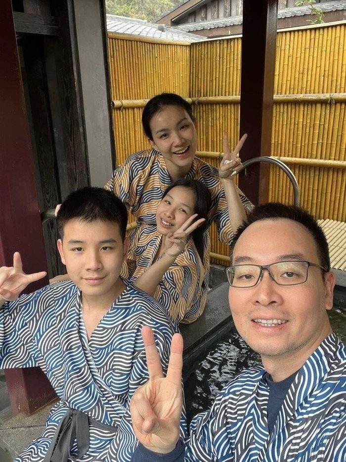 2 con của Hoa hậu Thùy Lâm thừa hưởng trọn vẹn nét đẹp từ bố mẹ.