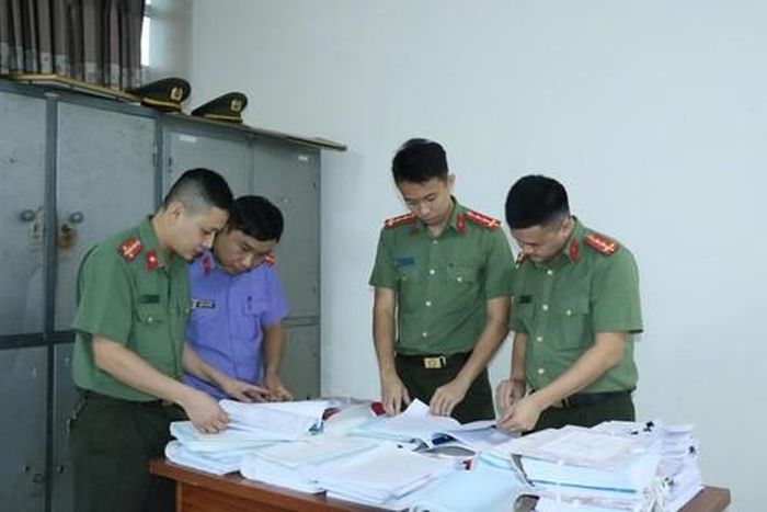 Rà soát tài liệu phạm tội