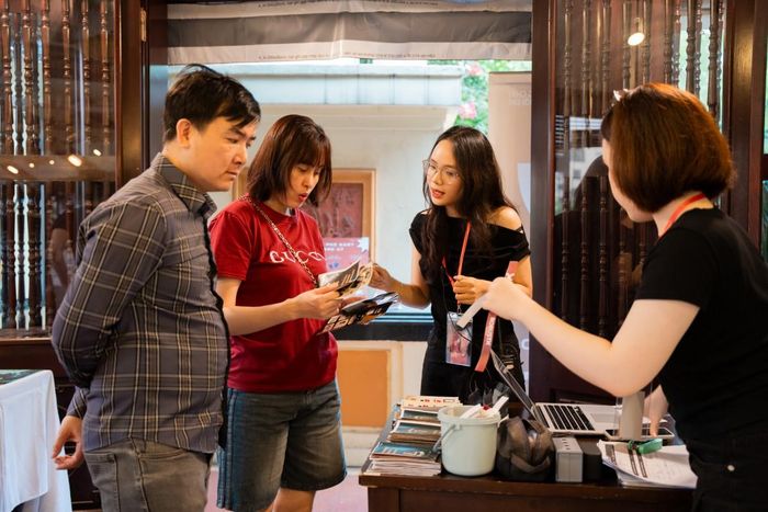 Workshop "Kề Cà" thuộc chiến dịch “Giữ mình trong dòng chảy thời đại" do Nhóm sinh viên Học viện Ngoại giao (Staytional) phối hợp cùng Cà Kể Factory tổ chức.
