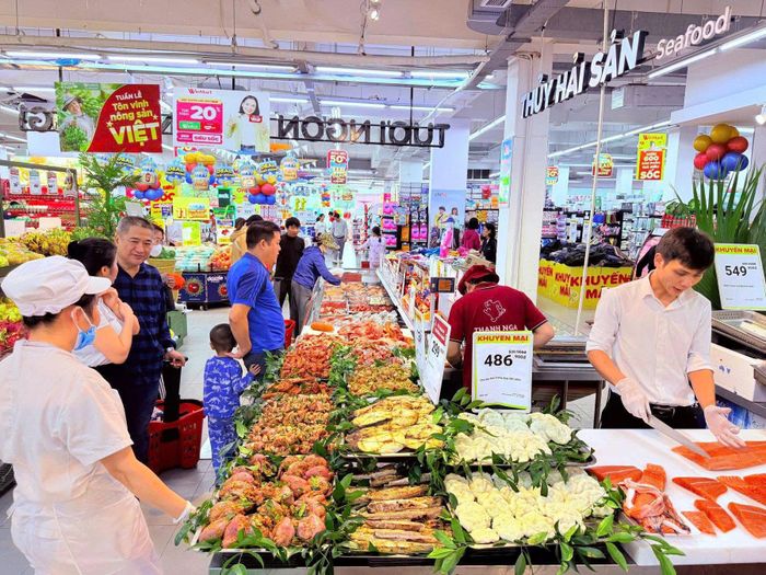 Dù ảnh hưởng mạnh từ giá xăng dầu tăng, nhưng thu ngân sách TP.HCM 4 tháng đầu năm vẫn tăng gần 19%.