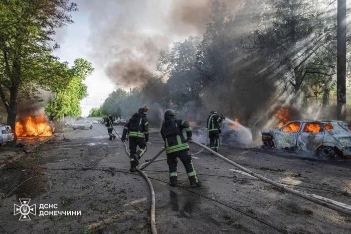 Hiện trường một cuộc không kích của Nga ở thành phố tiền tuyến Kramatorsk, vùng Donetsk, Ukraine, ngày 5/5/2026. (Ảnh: Cơ quan Tình trạng Khẩn cấp Ukraine tại vùng Donetsk/qua Reuters)