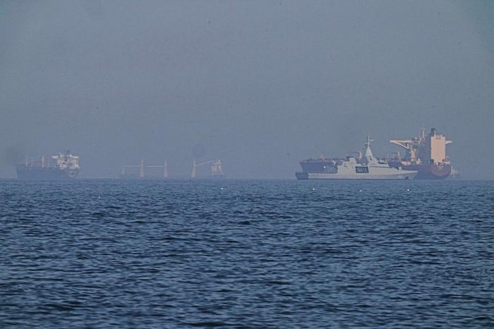 Vịnh Oman, gần eo biển Hormuz, được chụp từ tuyến đường ven biển gần Khor Fakkan, UAE, ngày 1/5/2026. (Ảnh: AP/Fatima Shbair)