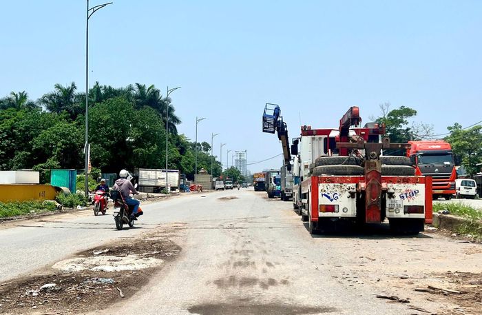 Đường tỉnh lộ 70, đoạn qua phường Tây Mỗ. Ảnh Kim Vũ
