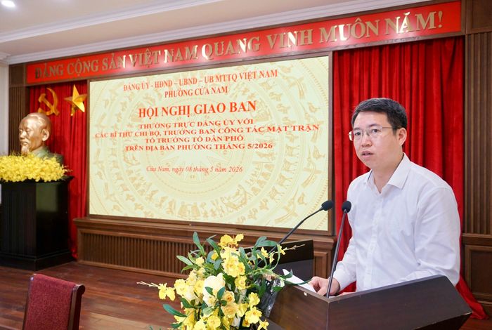 Bí thư Đảng ủy, Chủ tịch HĐND phường Cửa Nam Nguyễn Hoàng Trường phát biểu tại hội nghị. Ảnh: PV