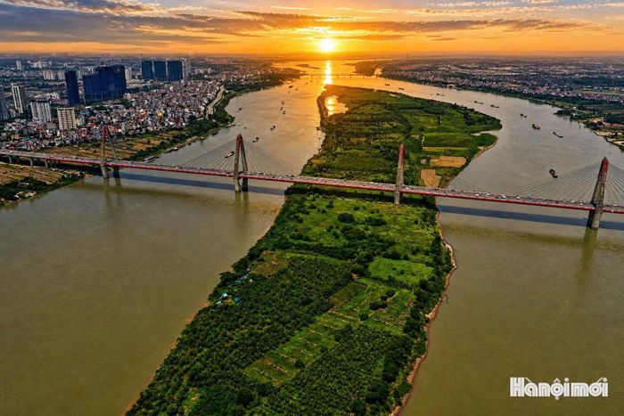 Sông Hồng - trục cảnh quan sinh thái - văn hóa chủ đạo của Thủ đô. Ảnh: Phạm Hùng