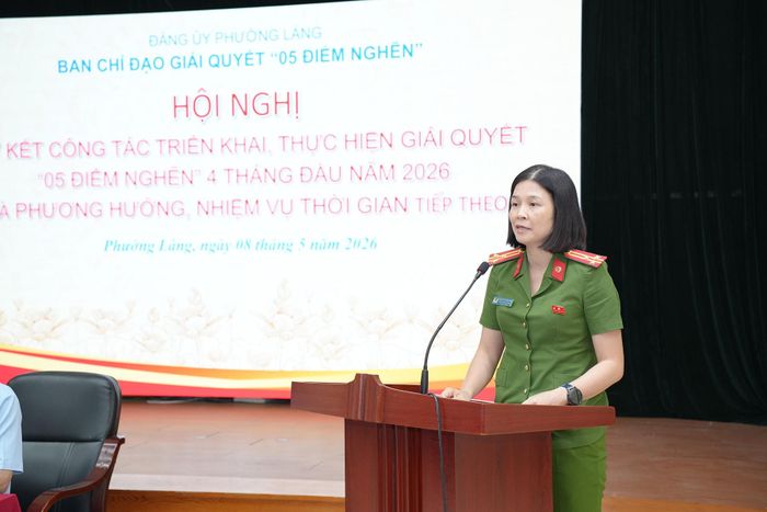 Thượng tá Nguyễn Phương Thảo, Phó Trưởng phòng Cảnh sát Quản lý hành chính về trật tự xã hội (PC06) - Công an TP Hà Nội phát biểu tại hội nghị. Ảnh: Phạm Mạnh