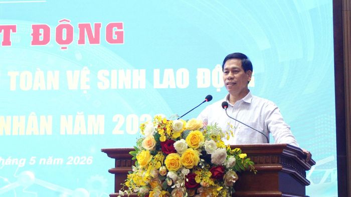 Phó Bí thư Thường trực Đảng ủy phường Chương Mỹ Vũ Ngọc Hòa phát biểu tại buổi lễ. Ảnh: Lan Oanh
