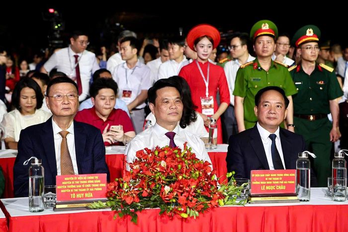 Ông Trịnh Văn Quyết, Ủy viên Bộ Chính trị, Bí thư Trung ương Đảng, Trưởng ban Tuyên giáo và Dân vận Trung ương dự lễ khai mạc. Ảnh: ĐT. 