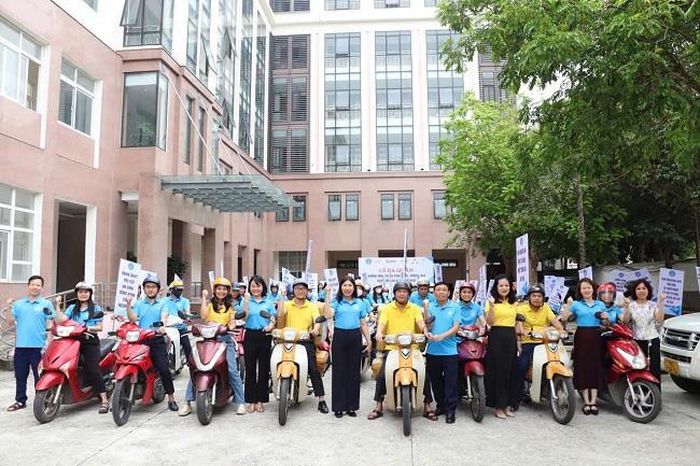 Phú Thọ đặt mục tiêu đến hết năm 2026 có hơn 582,7 nghìn người tham gia BHXH bắt buộc, khoảng 150 nghìn người tham gia BHXH tự nguyện và hơn 3,49 triệu người tham gia BHYT. Ảnh: Thanh Thanh.
