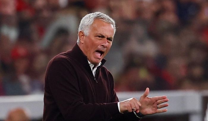  Mourinho muốn toàn quyền kiểm soát Real Madrid. 