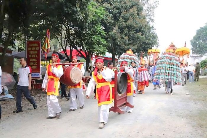 Nghi thức rước kiệu thần Đồng Cổ tại lễ hội truyền thống đền Đồng Cổ