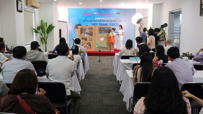 Các bạn nhỏ mang đến cuộc thi phần kể chuyện cảm xúc, sáng tạo