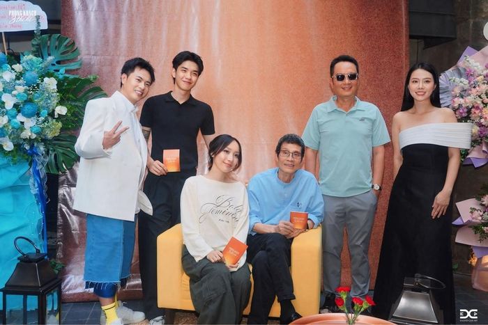 Các nghệ sĩ tại buổi giới thiệu chương trình "Phòng khách 3 thế hệ"