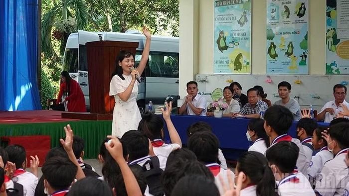 Một hoạt động của chi nhánh Nhà xuất bản Kim Đồng tại Thành phố Hồ Chí Minh tại Trường trung học cơ sở Đoàn Giỏi, tỉnh Đồng Tháp. (Ảnh: Linh Bảo)