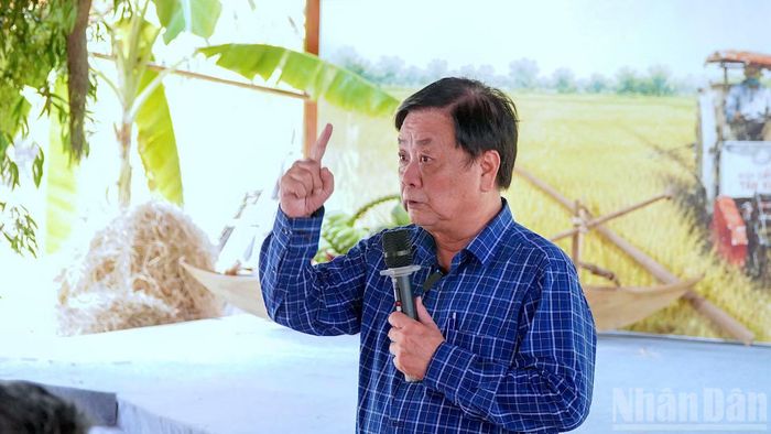 Đồng chí Lê Minh Hoan, nguyên Phó Chủ tịch Quốc hội chia sẻ tại buổi tọa đàm.