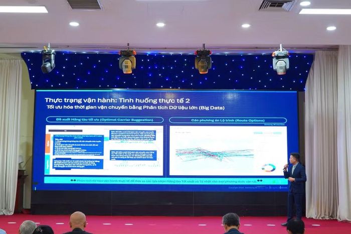 Các diễn giả trình bày tham luận tại Diễn đàn.