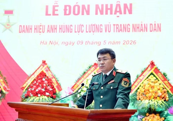  Thiếu tướng Trần Văn Tố, Cục trưởng 16 trình bày báo cáo thành tích của đơn vị. 