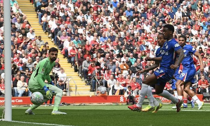 Chelsea gỡ hòa bằng pha sút phạt của Enzo Fernandez