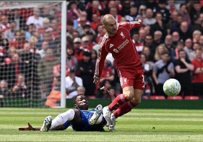 Liverpool không phát huy lợi thế dù dẫn bàn