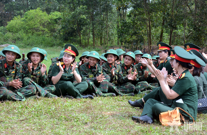 Từ những rụt rè, bỡ ngỡ ban đầu, các chiến sĩ trẻ đã tự tin, cùng hát vang bài ca người lính.