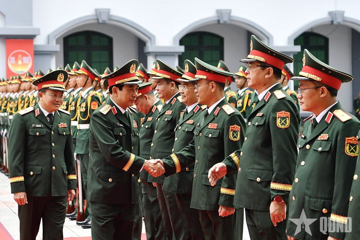 Lãnh đạo đơn vị đón Đại tướng Phan Văn Giang.