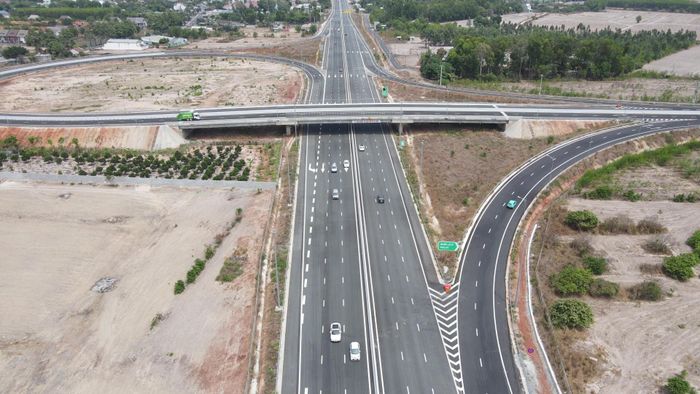  Trong 10 ngày đầu vận hành, các phương tiện lưu thông thuận lợi 