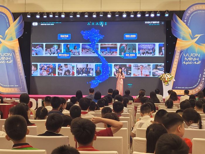 Quang cảnh lễ trao giải. Ảnh LÂM NGUYÊN