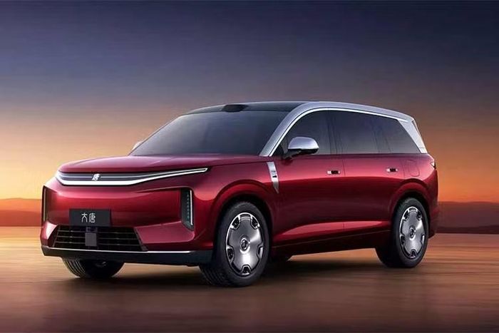Hãng xe BYD đang cho thấy sức hút mạnh mẽ của mình tại thị trường ôtô điện Trung Quốc khi mẫu SUV điện cỡ lớn hoàn toàn mới Great Tang ghi nhận hơn 100.000 đơn đặt hàng trước chỉ sau hai tuần mở bán, dù khách hàng chưa được trải nghiệm thực tế xe.