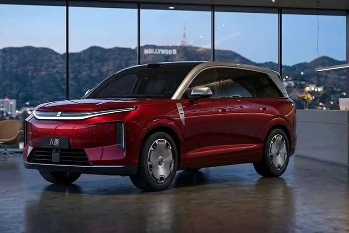 Dù BYD gần đây ghi nhận chuỗi tám tháng liên tiếp sụt giảm doanh số theo năm, thành công bước đầu của Great Tang cho thấy phân khúc SUV điện cỡ lớn tại Trung Quốc vẫn còn dư địa tăng trưởng lớn, đặc biệt khi các mẫu xe được định giá ở mức dễ tiếp cận hơn so với nhiều đối thủ quốc tế.