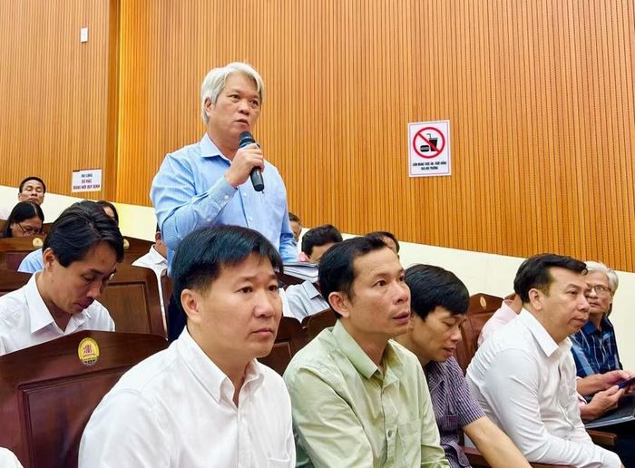 Các đại biểu phát biểu ý kiến góp ý.