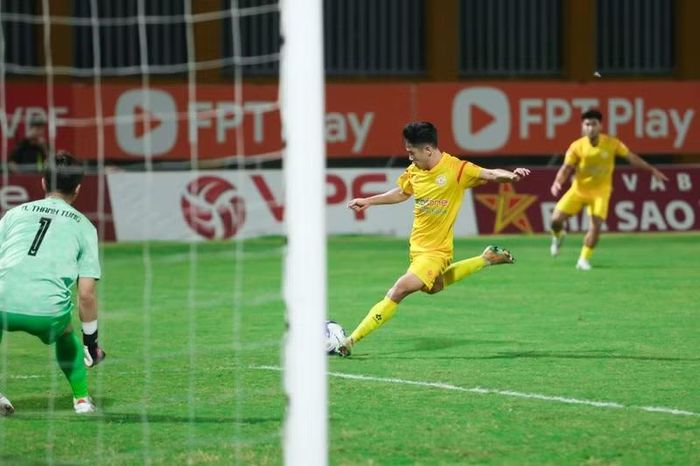 Theo nguồn tin từ trang Dân Việt, nhằm khích lệ tinh thần thi đấu của các cầu thủ, Ban lãnh đạo PVF-CAND đã treo thưởng 8 tỷ đồng nếu đội trụ hạng thành công tại V-League. Ảnh: PVF.