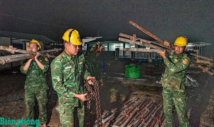 Mỗi cán bộ, chiến sĩ đều làm việc với tinh thần vượt nắng, thắng mưa, không quản ngày đêm, cùng với công nhân và nhà thầu đẩy nhanh tiến độ. Ảnh: Lê Văn Chương