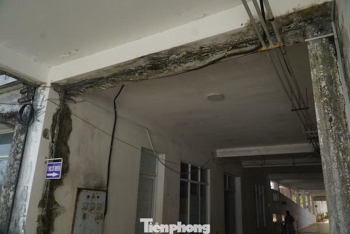 Phòng ốc, hạ tầng kỹ thuật xuống cấp theo thời gian nhưng chưa được đầu tư sửa chữa, nâng cấp.