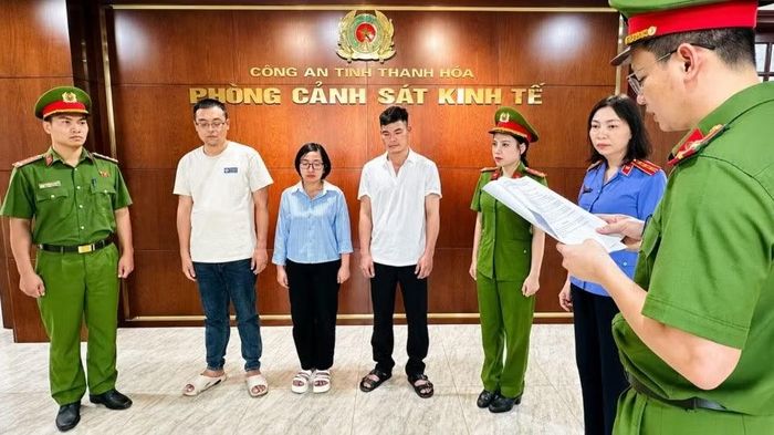 Cơ quan CSĐT Công an tỉnh Thanh Hóa thi hành quyết định khởi tố vụ án, khởi tố bị can.